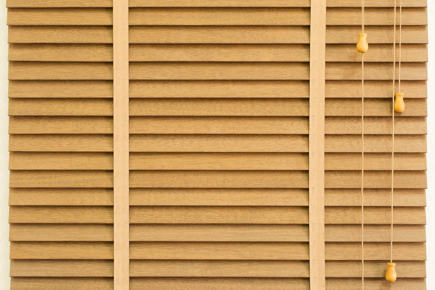 The Difference Between Cleaning Wooden and Metal Blinds