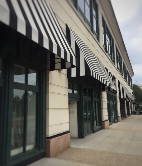 Awnings attached to acommercial building.